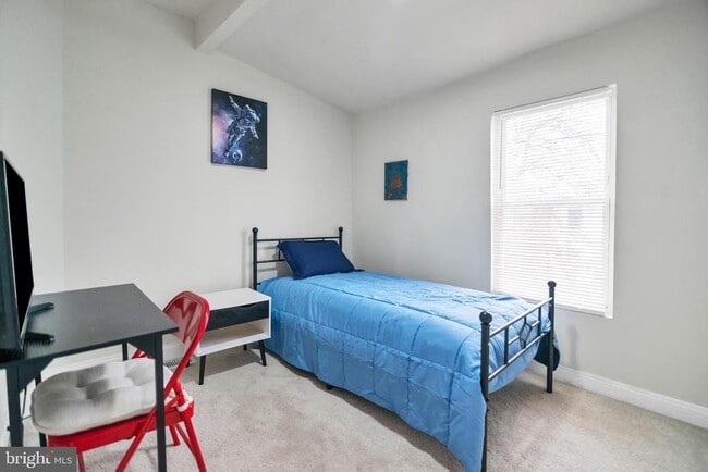 Building Photo - 2214 Wilkens Ave