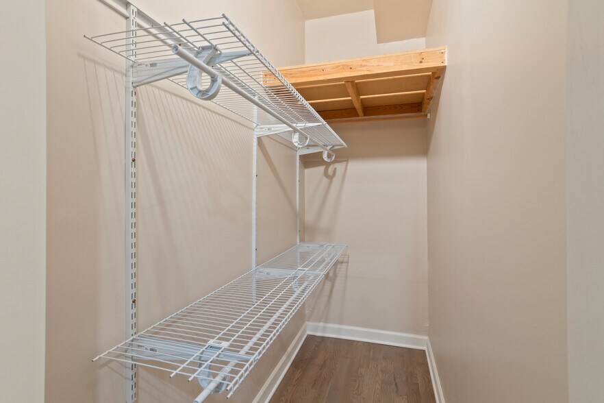 Building Photo - 2653 W Hirsch St