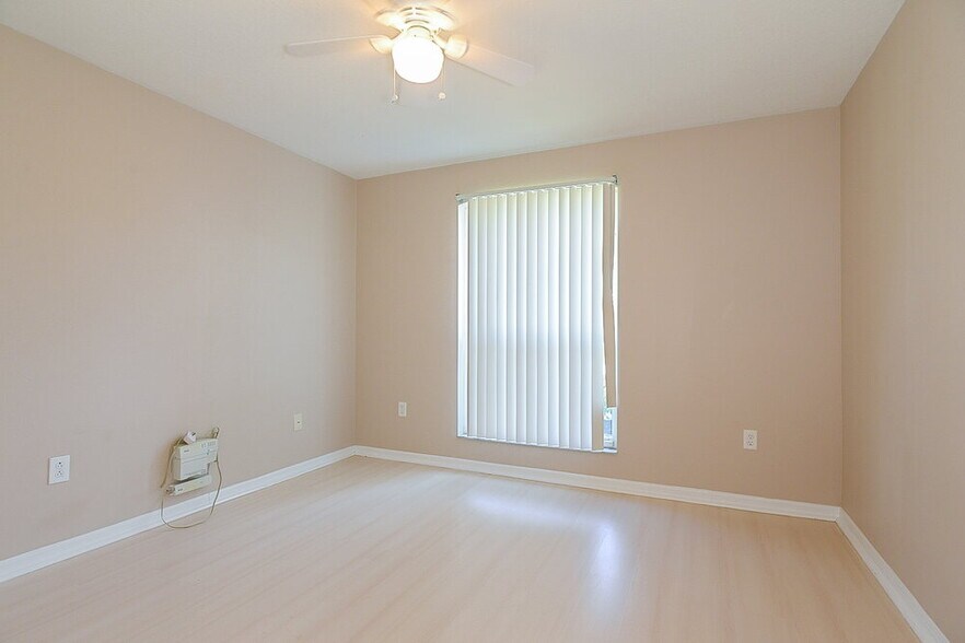 Building Photo - 28434 Meadowrush Way