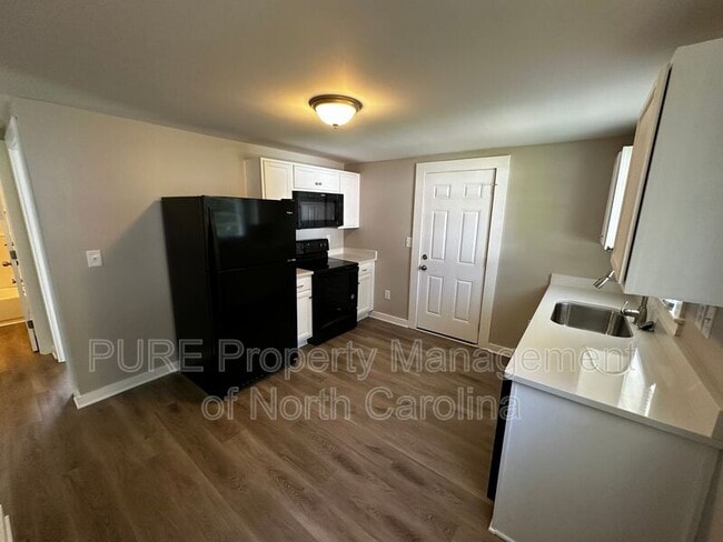 Building Photo - 204 Bookington Dr