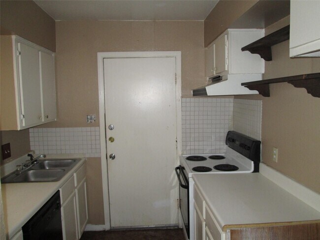 Building Photo - 3368 Burke Rd