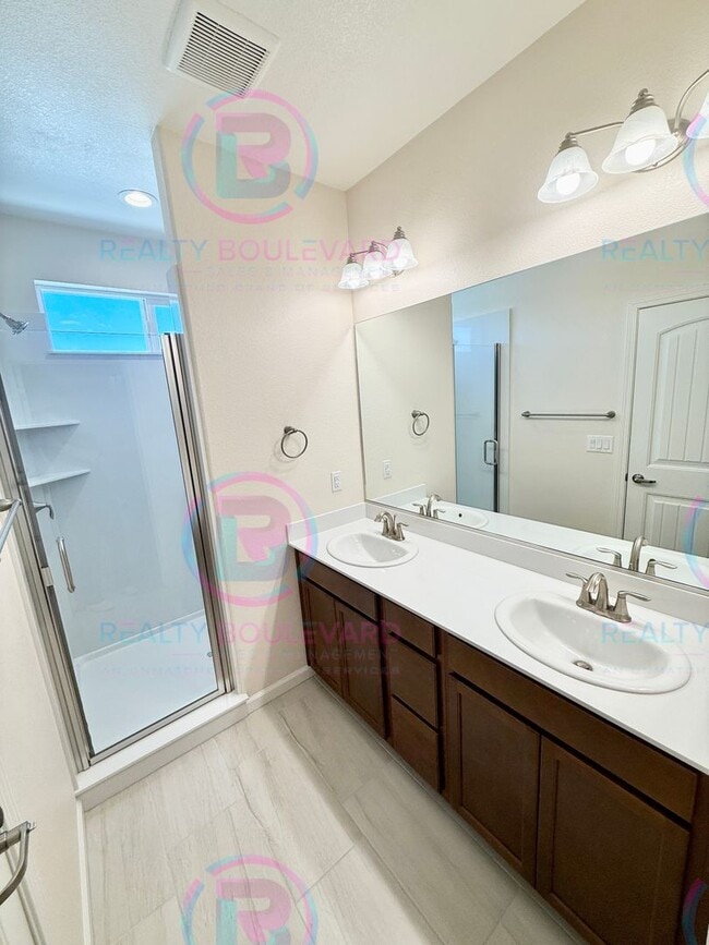 Building Photo - Modern Comfort and Convenience: Stylish 2-Bedroom 2.5 Bathroom Condo in Carson City