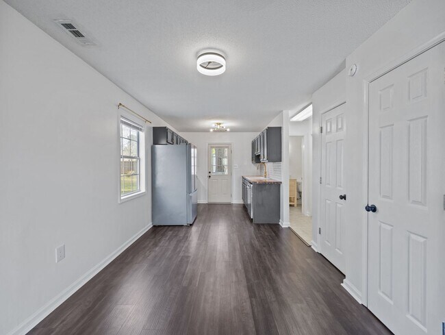 Building Photo - Welcome to New River Homes!