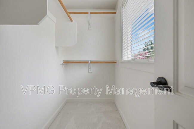 Building Photo - 16704 NE 29th Ave