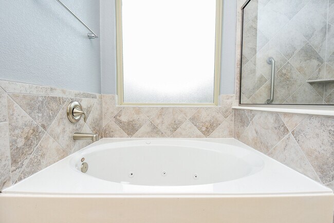 Building Photo - 2826 Whitman Dr