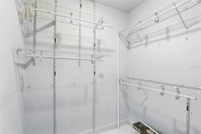 Building Photo - The Grande Downtown - Beautiful 1 bedroom ...