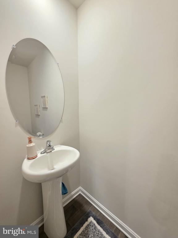 Building Photo - 407 Stream Valley Ct