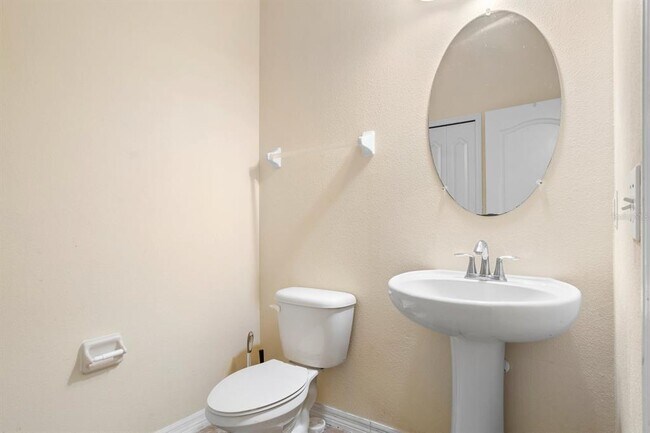 Building Photo - 2044 Hawks View Dr