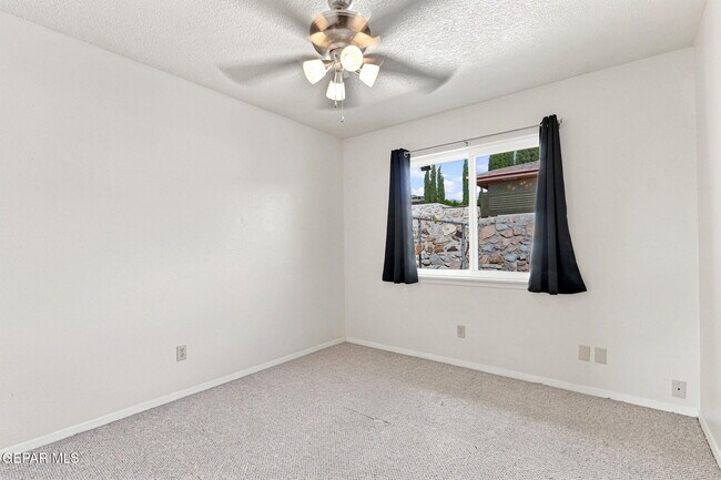 Building Photo - 6621 Mesa Grande Ave