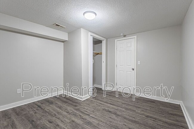 Building Photo - 7600 E 50th St