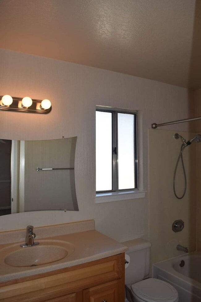 Building Photo - 1024 McRae Way