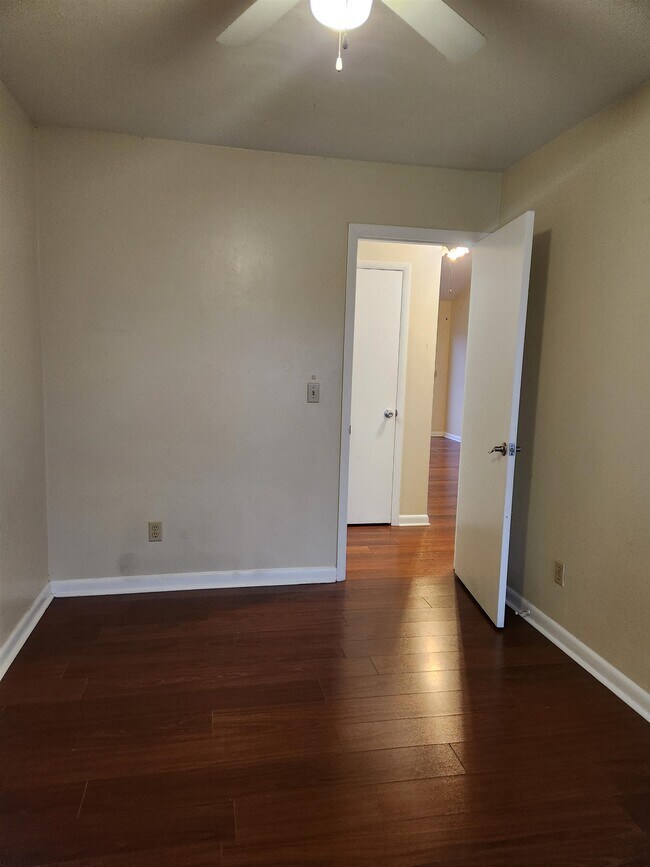 Building Photo - 1394 Bradley Dr