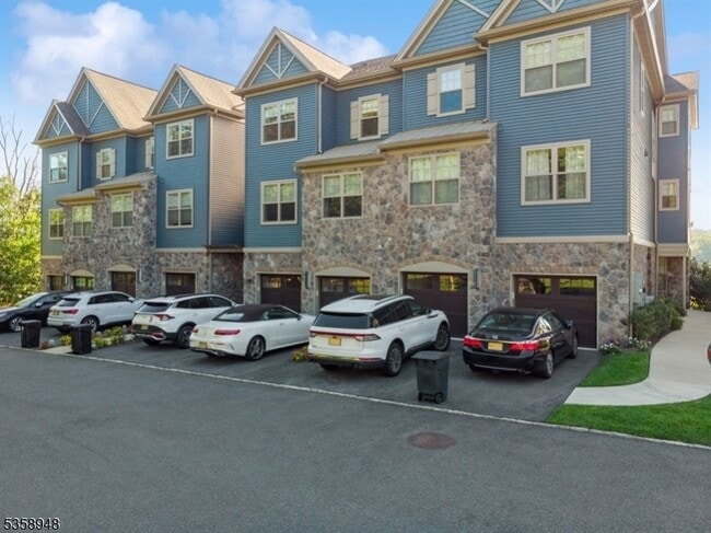 Building Photo - 504 Mariners Pointe