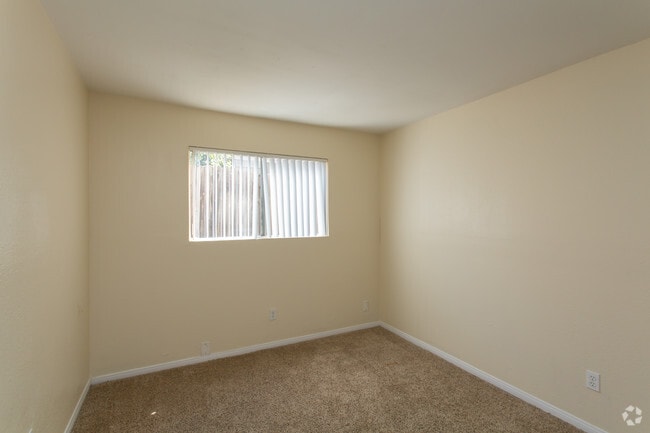 2 BR, 1 BA - 800 SF - Sunshine Manor Apartments