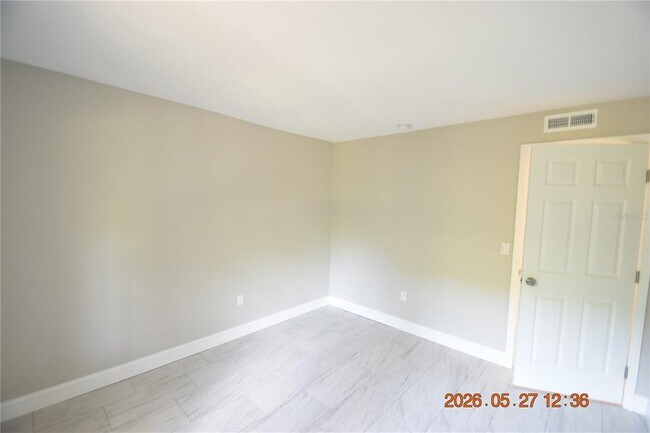Building Photo - 877 114th Ave N