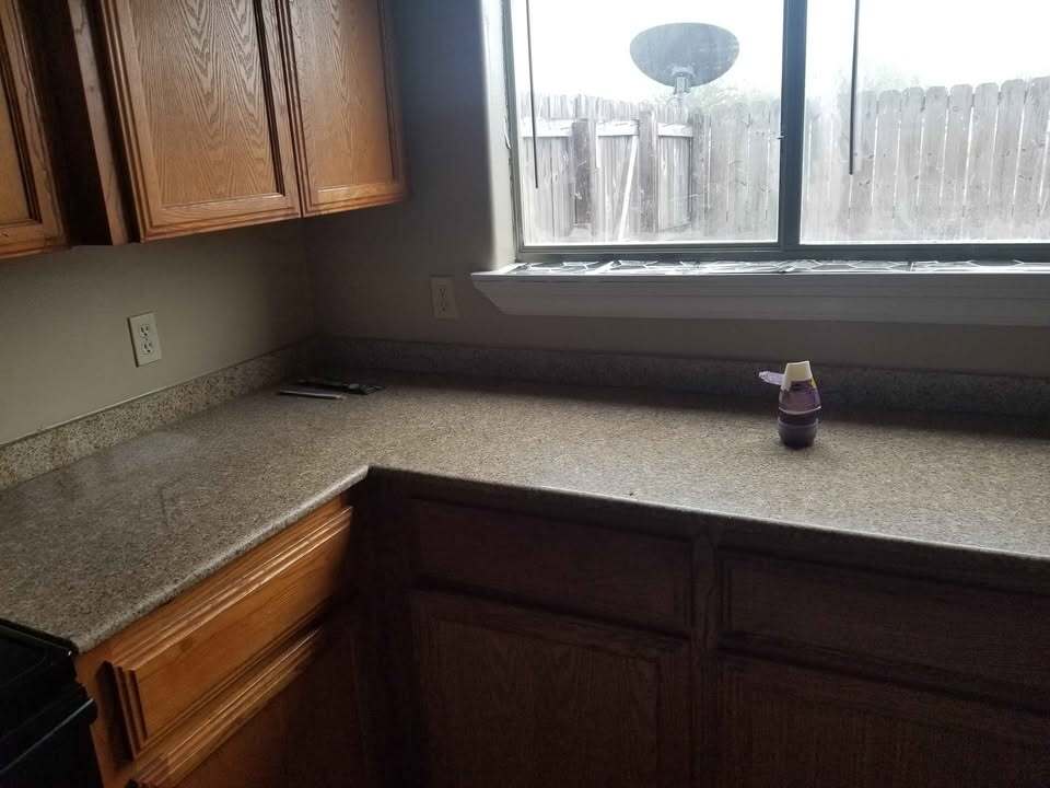 Building Photo - 1409 W Kiwi Ave