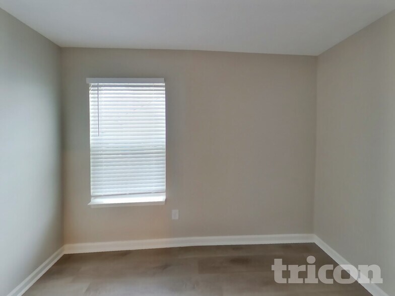 Building Photo - 12105 Fall Ct