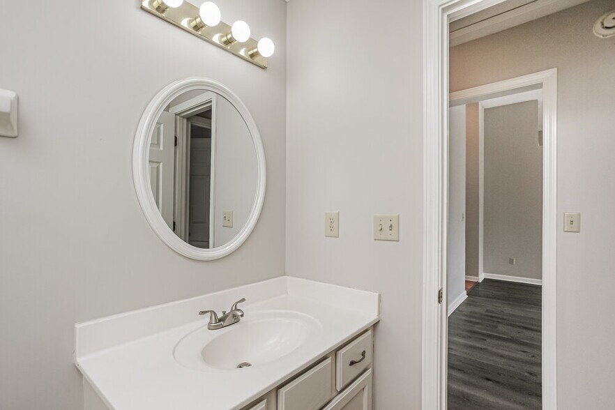 Building Photo - 7234 Fox Creek Dr