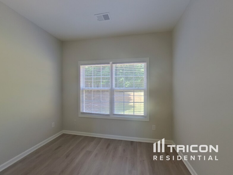 Building Photo - 944 Maple Leaf Dr