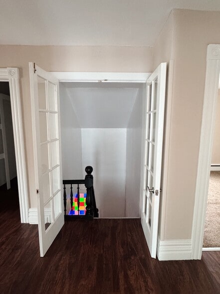 Building Photo - 158 Christiana St