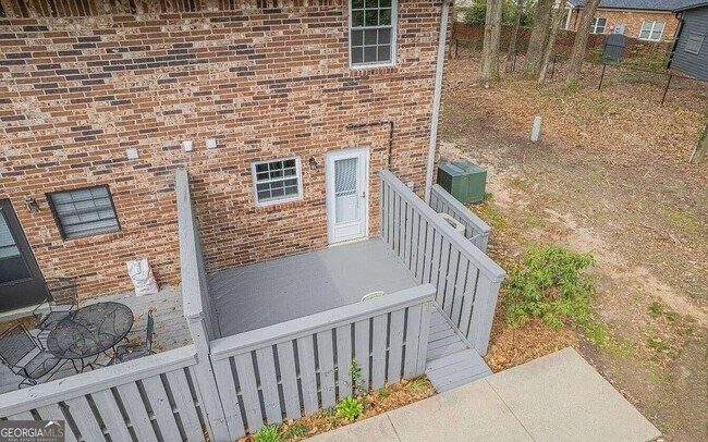 Building Photo - 1235 Riverside Dr