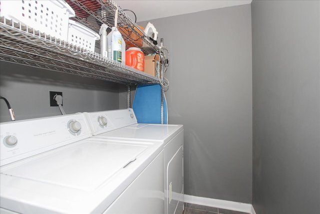 Building Photo - 511 Aurora Ave