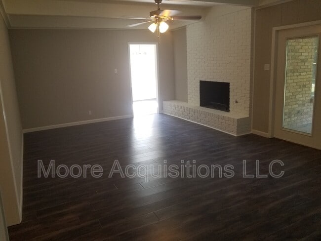 Building Photo - 1833 Skyline Dr