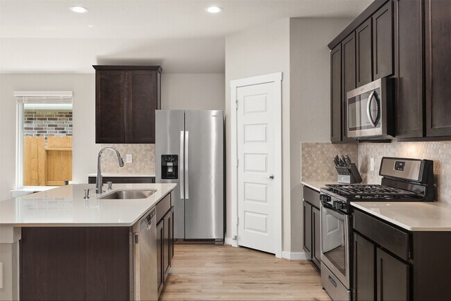 Building Photo - 2612 Golden Palms Ln