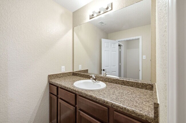 Building Photo - House in a Gated community with SOLAR PANELS!
