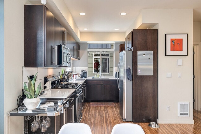 Building Photo - 1308 E Marion St