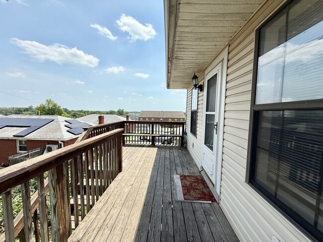 Building Photo - Spacious 1-Bedroom Apartment with Private ...