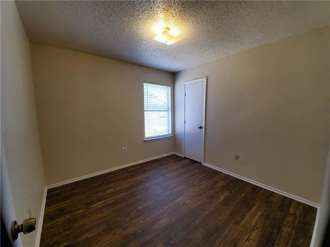 Building Photo - 215 Roberts Cir