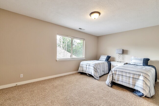 Building Photo - 1306 E 5250 S