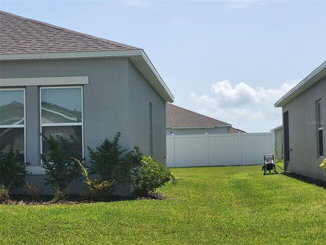 Building Photo - 239 Amber Way