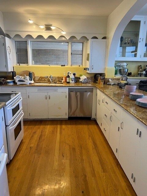 Building Photo - 2455 Oak St