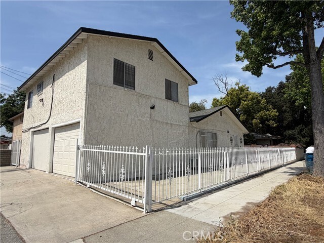 Building Photo - 2712 W Hellman Ave