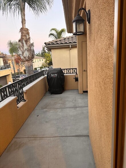 Building Photo - 2634 Bellezza Dr