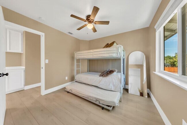 Building Photo - 8004 Caymus Dr