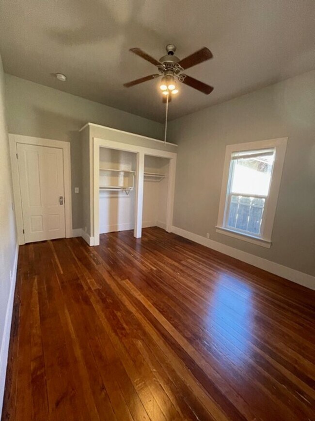 Building Photo - 149 W 21st St