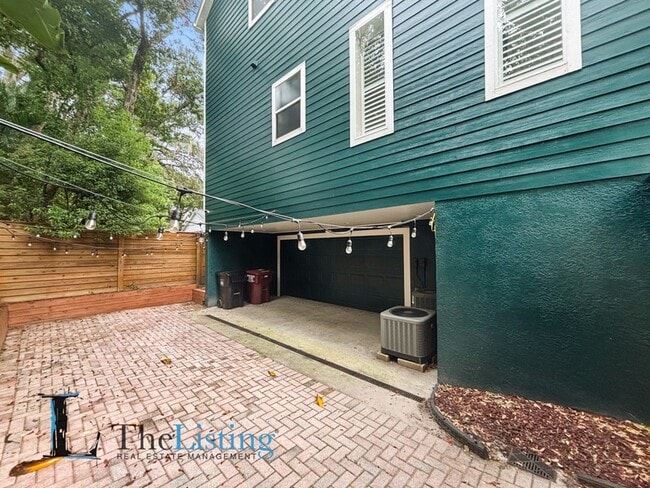 Building Photo - 827 Meridale Ave