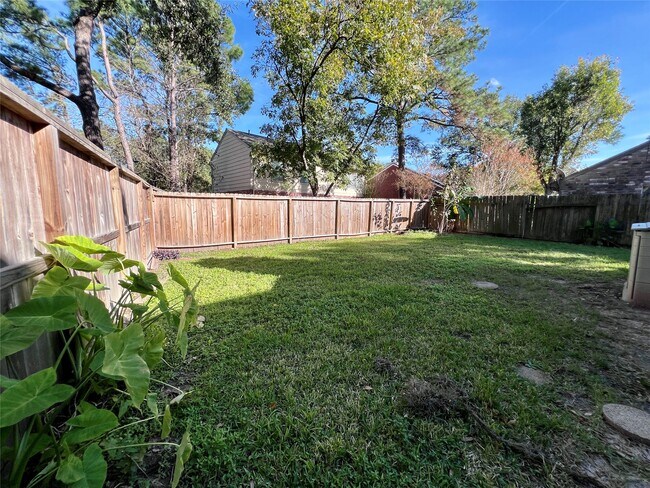 Building Photo - 7762 Pine Center Dr