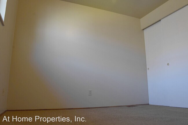 Building Photo - 925-931 NW Sequoia Ave
