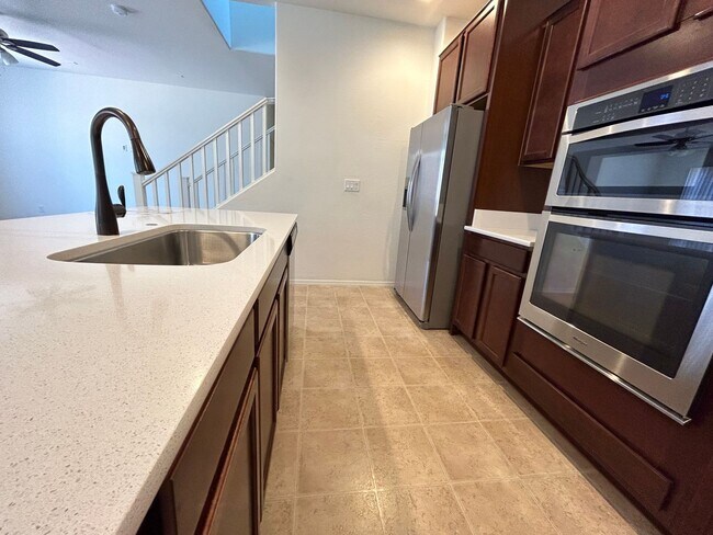 Building Photo - 4046 E Ranch Rd