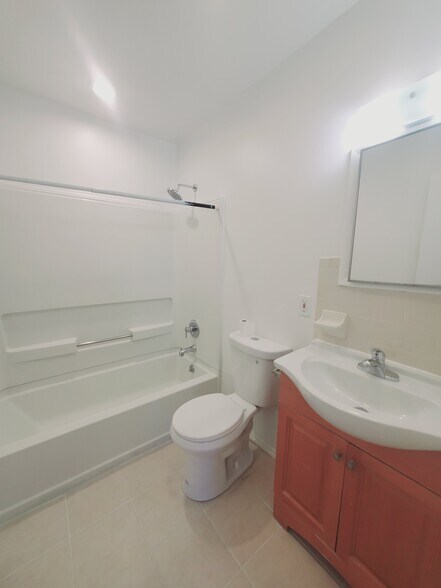 Building Photo - 798 Cove Rd