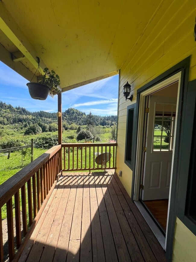 Building Photo - Peaceful Country Home