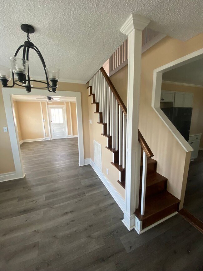 Building Photo - Mobley