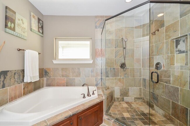 Building Photo - 2214 Radcliffe St