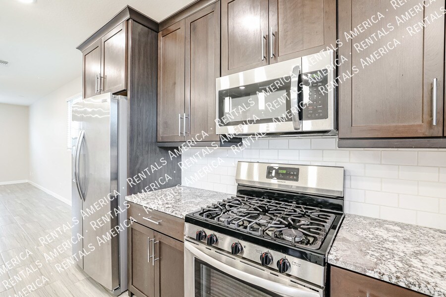 Building Photo - 1103 E Newland Dr