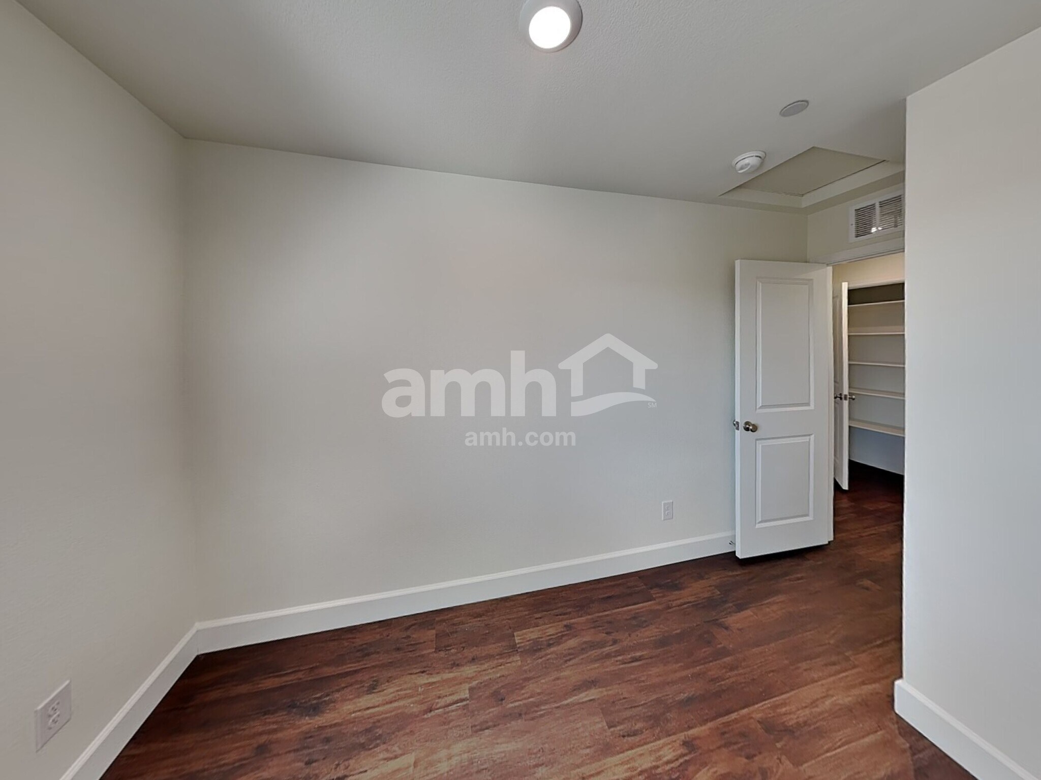 Building Photo - 126 Charmante Tulip Lane