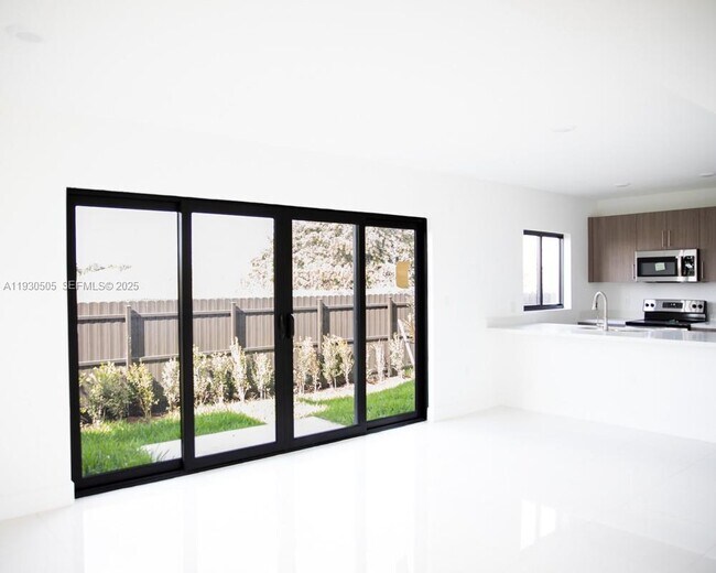 Building Photo - 238 NW 11th Ct